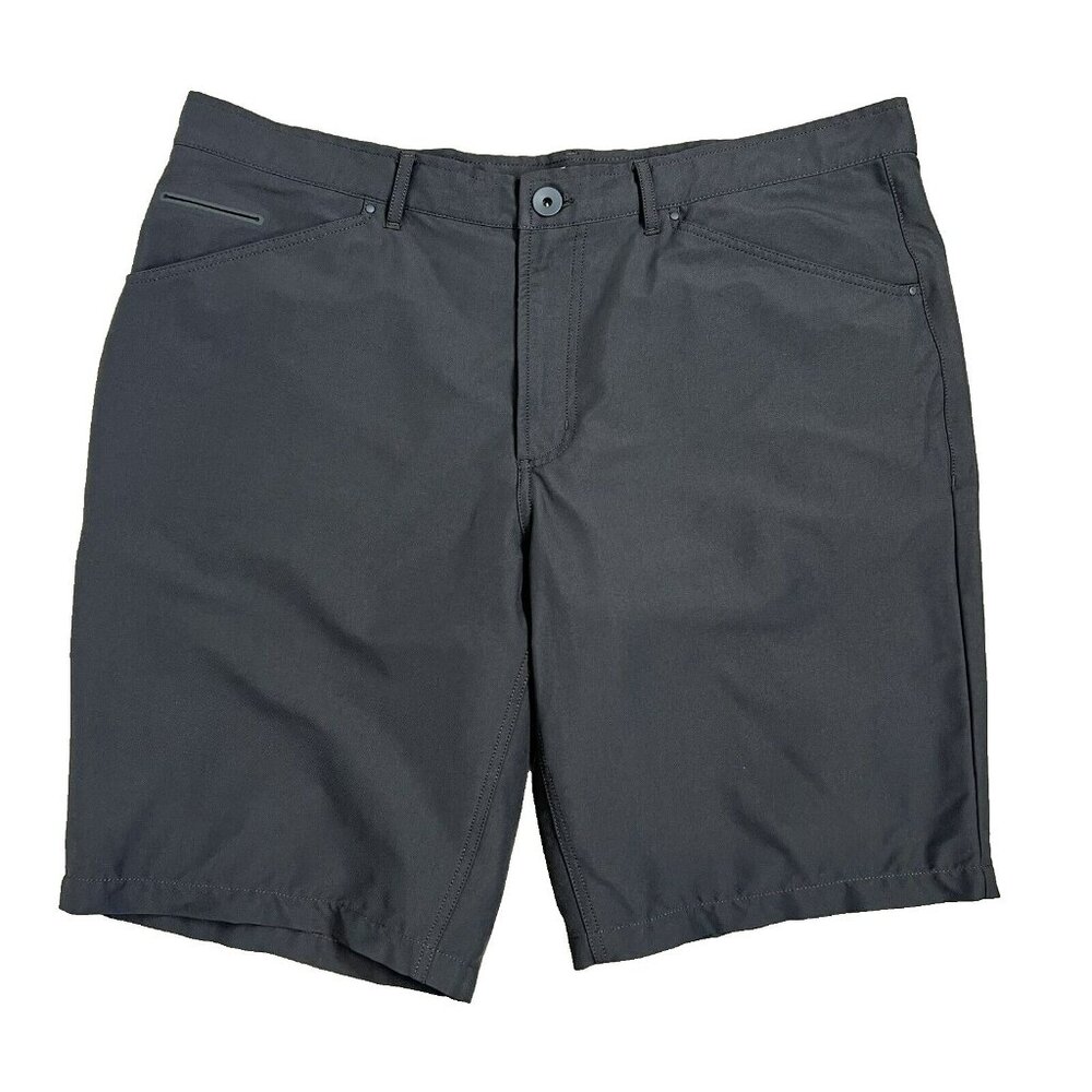 MEC Mountain Equipment Shorts Mens Size 40 Charcoal Gray Flat Front 10.5" Inseam